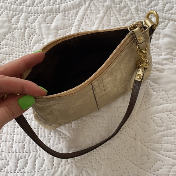 Coach wristlet - Picture 2 of 5